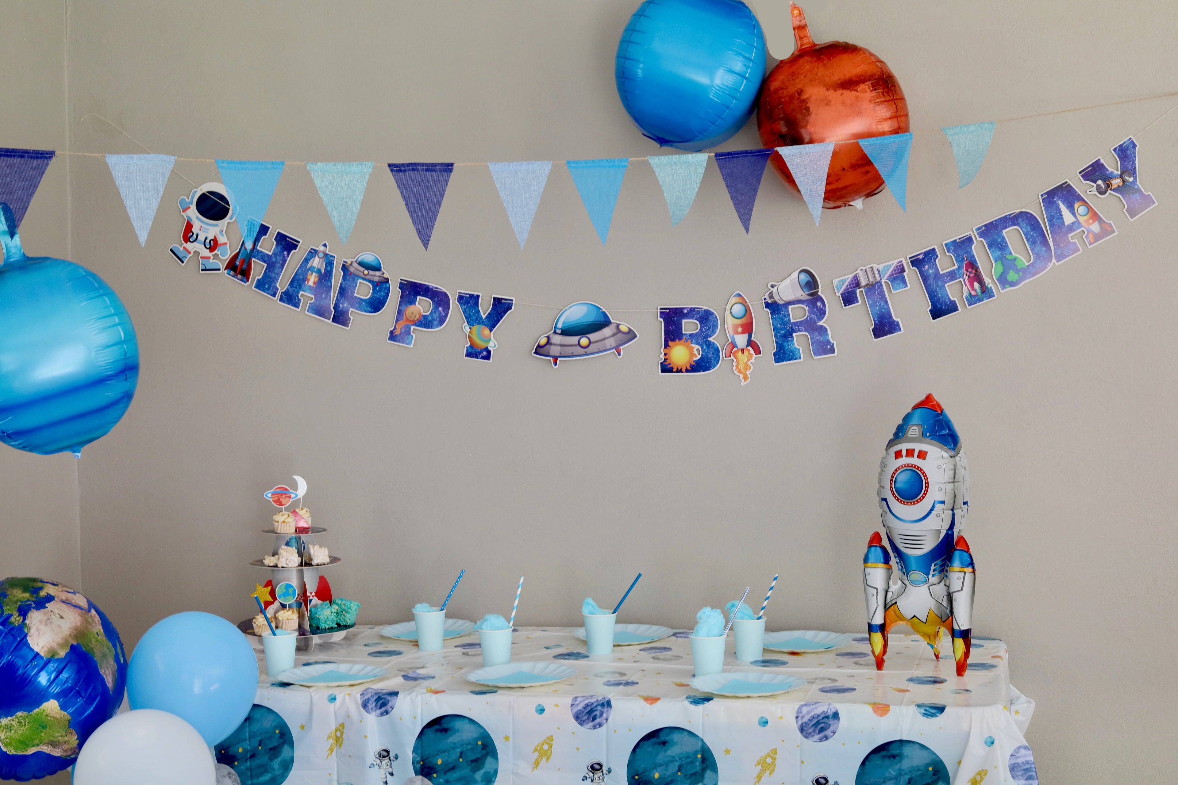 Out of this world (Astronaut)